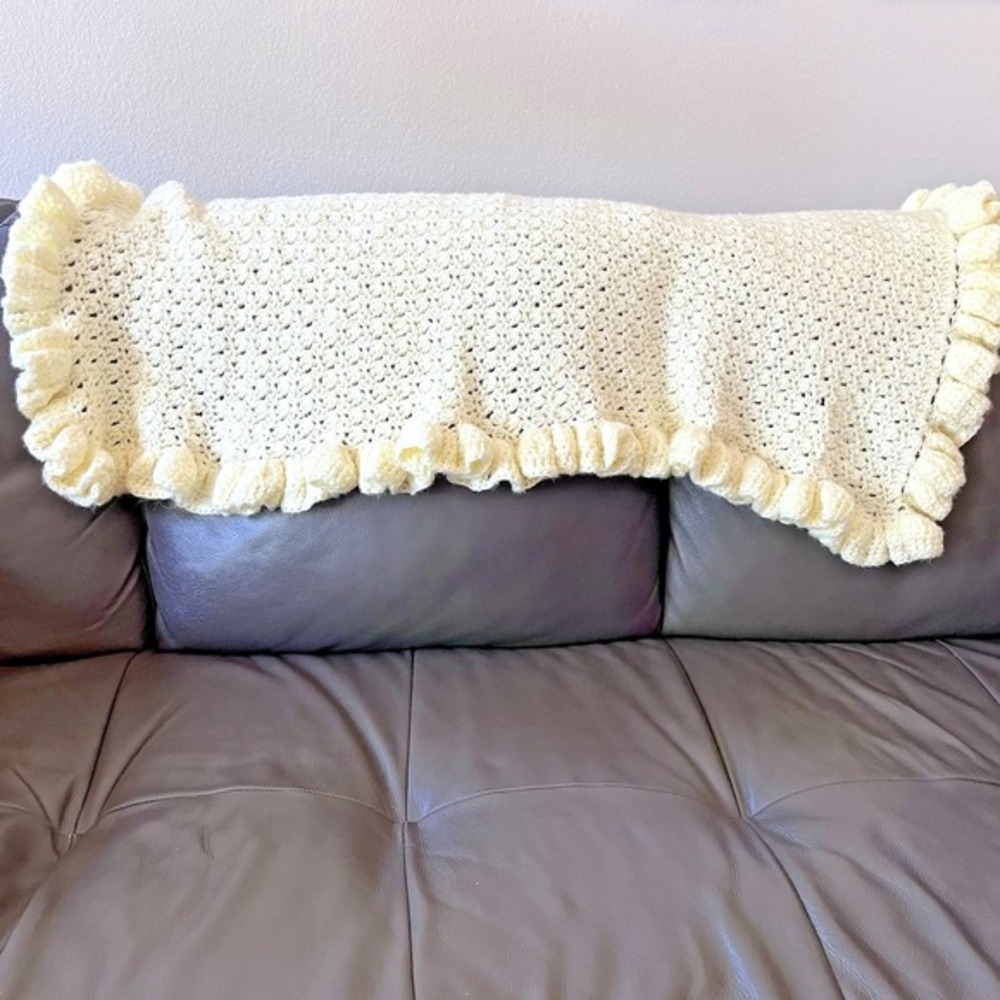 Vintage Handmade Cream Afghan Throw Blanket Cozy Thick Yarn Cottage Granny Beach - Picture 2 of 7